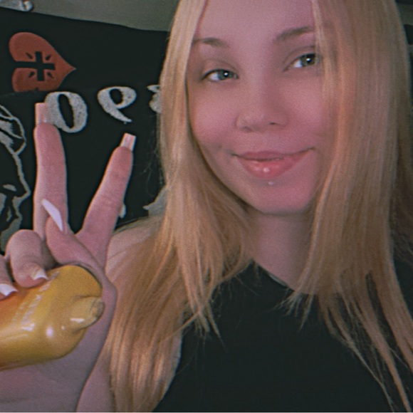 Meet your Posher, Ivy - Picture 2 of 3